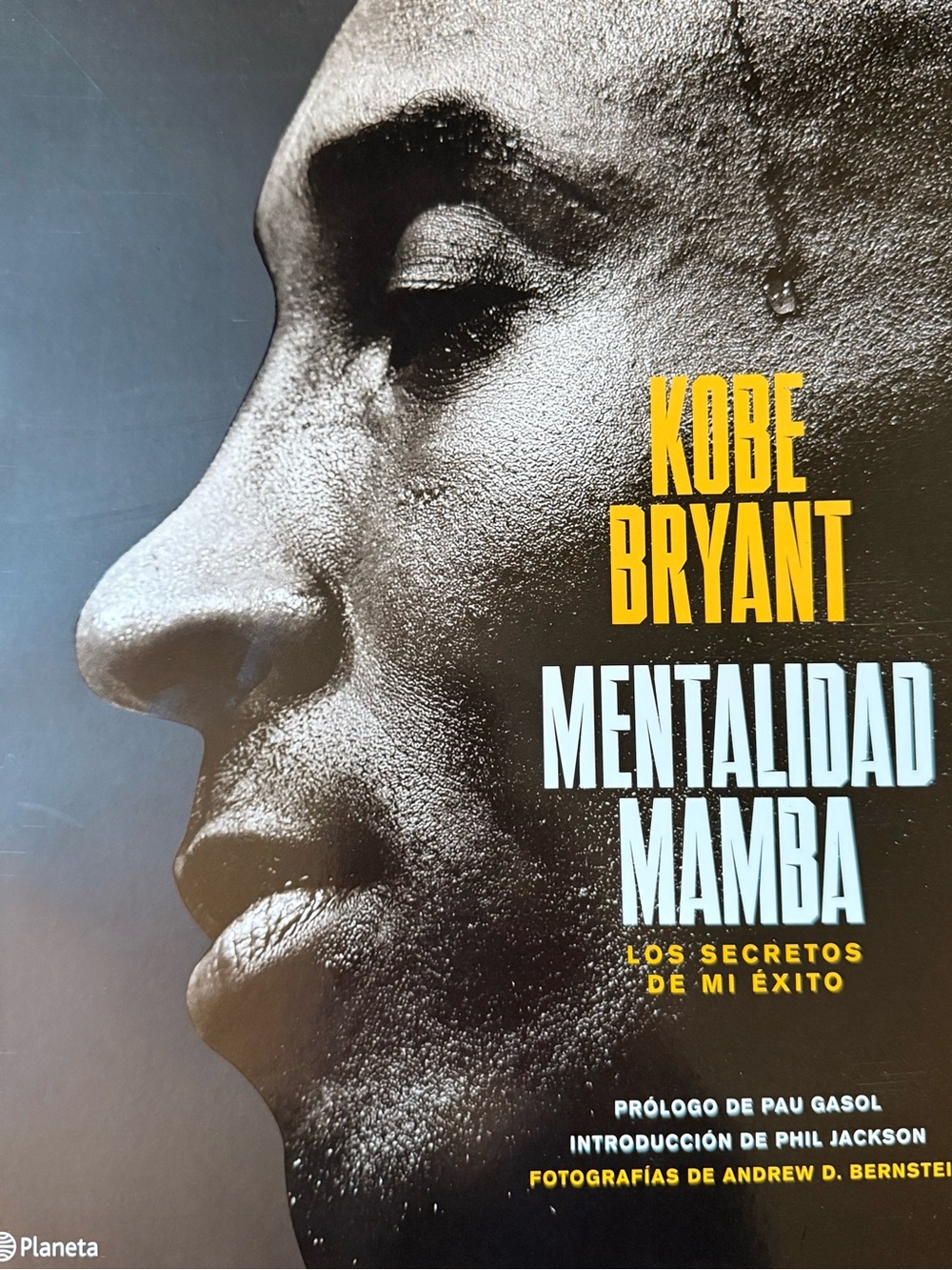 Kobe Bryant Mentalidad Mamba - Spanish Edition (Black/Cream)